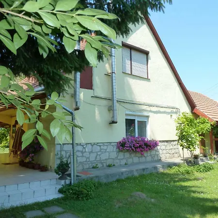 Zsuzsa Guest house