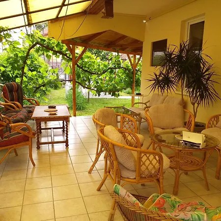 Zsuzsa Guest house *